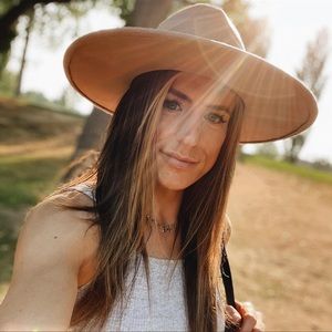 Meet your Posher, Kam